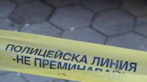 Издирват мъж убил съпругата си с бензинова резачка