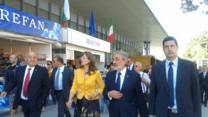 Застрашено е функционирането на държавата предупреди Екатерина Захариева