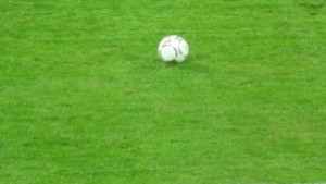 Сложиха скоби на коли на УЕФА докато делегация инспектира Националния