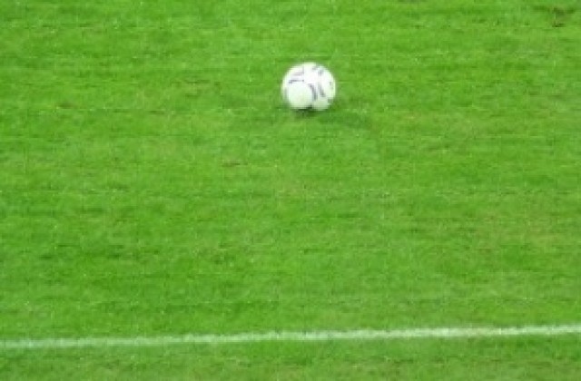 Сложиха скоби на коли на УЕФА, докато делегация инспектира Националния стадион