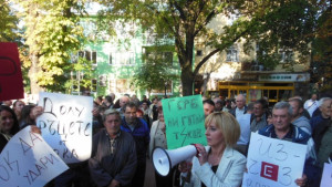 Мая Манолова пред стотици на протест ГЕРБ стои зад увеличението