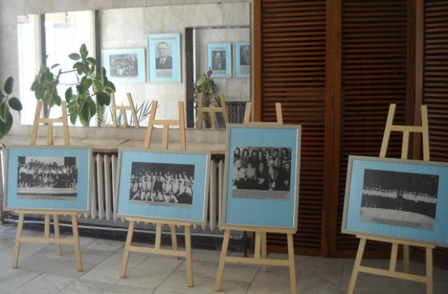 Оформиха изложба за историята на музикалния живот в Добрич