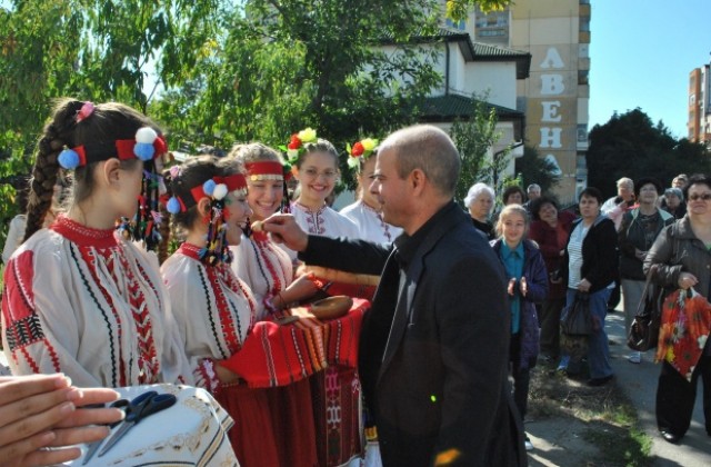 Откриха обновения пазар в кв. Чародейка