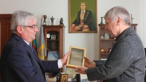Кметът удостои Илко Иларионов за юбилея му с почетен плакет
