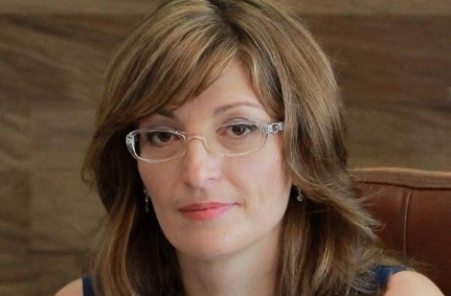 Екатерина Захариева даде ултиматум на строителя на лот 4 от АМ Струма