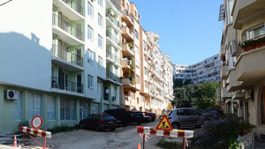 Започват ремонти на улиците Бели лилии и малката Мир