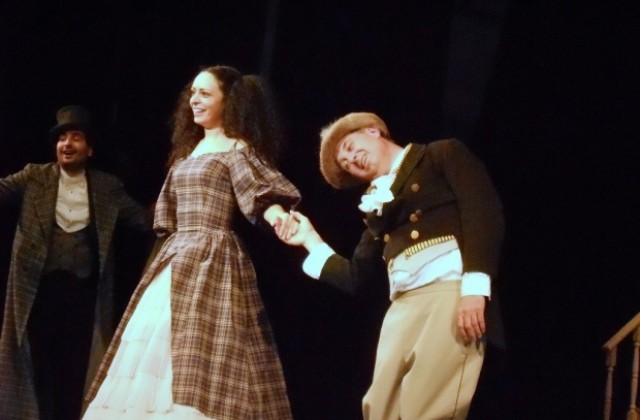 Николай Урумов гостува с Женитба на горнооряховска сцена