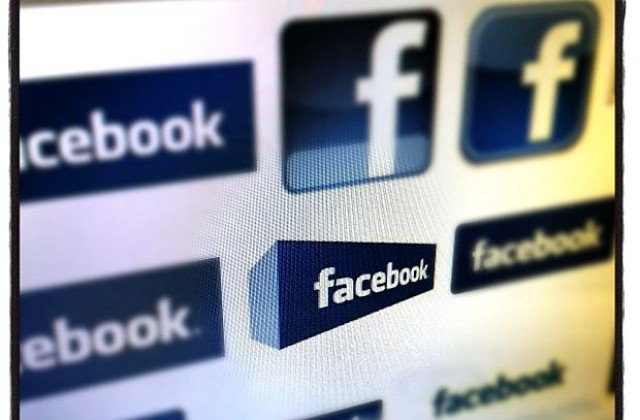 Facebook смекчава правилата за истинска самоличност