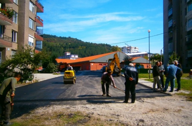 Готов е безплатният паркинг на ул. Иван Вазов в Дупница