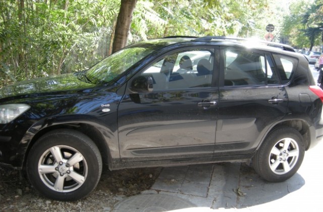 Задържаха трима кюстендилци за кражба на  луксозни автомобили и джипове