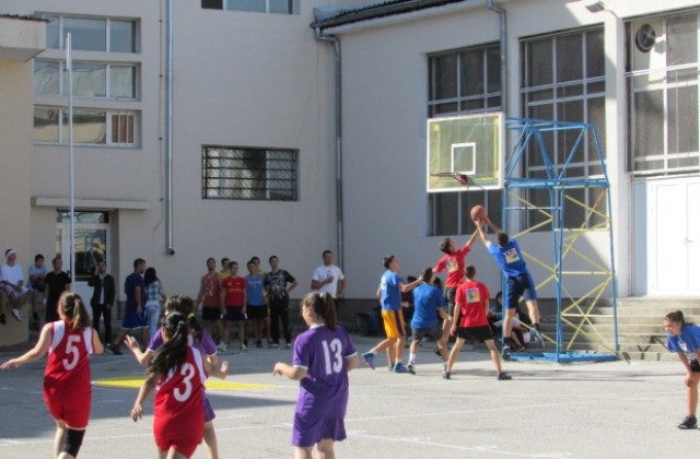 Над 100 деца се включиха в турнира по стрийтбол в рамките на Move Week