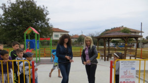 Готови са още две детски площадки изградени със средства на