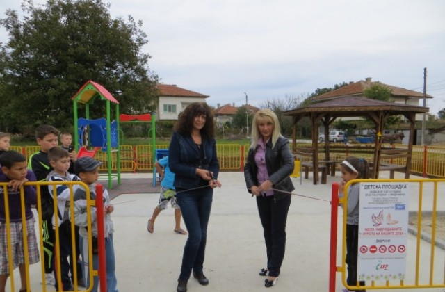 Готови са още две детски площадки, изградени със средства на ГЕРБ