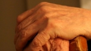 Пенсиониран Рамбо преби двама с бастун