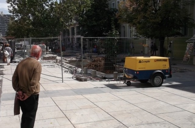 Площадът пред общината Сливен ще бъде отворен за Димитровден