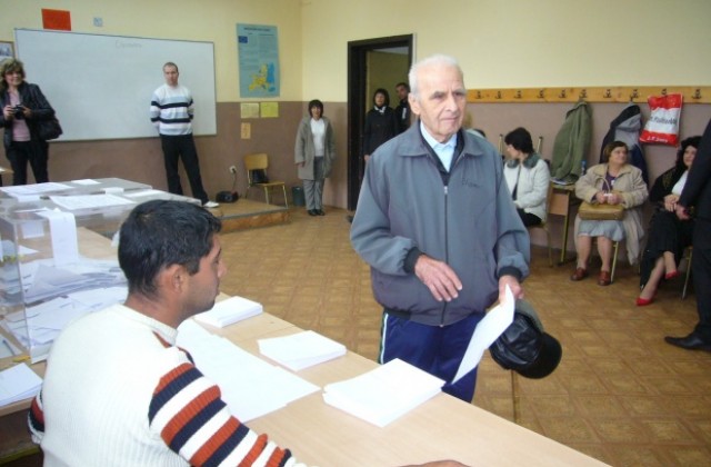 Седем столетници има в избирателните списъци в община Стара Загора