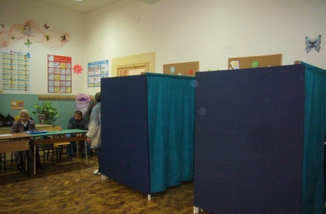 Столетник в Казанлък празнува и гласува