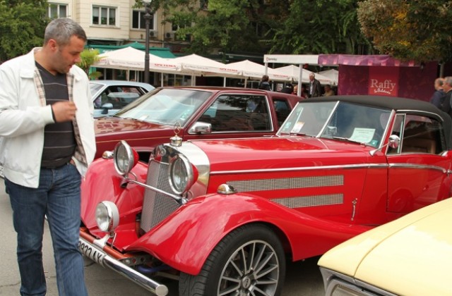 Автомобил на 108 години взе купата на кмета