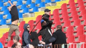 Марек спря Левски с хикс в мач с инциденти и