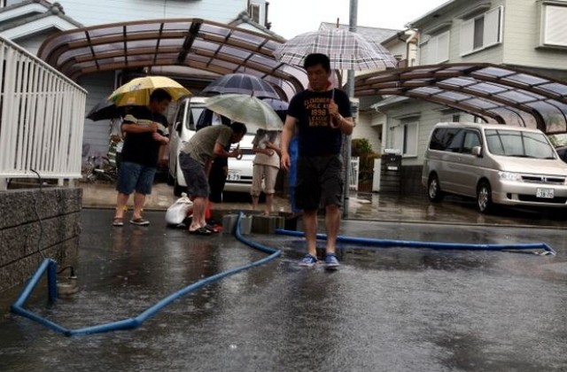 Мощният тайфун Фанфон се насочи към Токио
