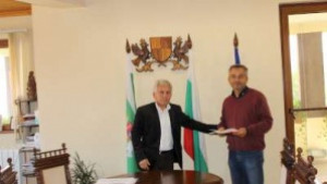 Два договора за строителство сключи кметът Драгомир Николов
