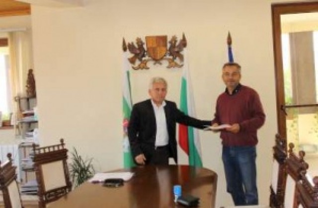 Два договора за строителство сключи кметът Драгомир Николов