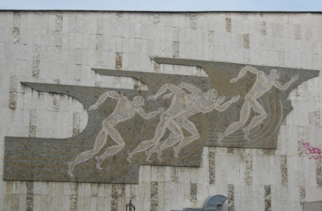 Какво ще се случи с паното на една от стените на Спортната зала в Дупница?