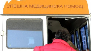 Автомобил катастрофира в билборд