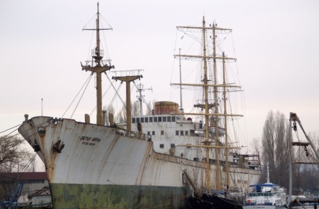 Плаваща учебна база на БМКЦ официално с нов собственик