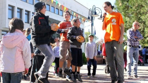 Шоу за млади таланти Чичковите червенотиквеничковчета