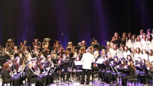 Младежки хор от Израел пее в чест на българските пожарникари