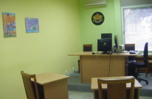 Две обновени зали за изслушване на деца откриха в Районния съд във В. Търново