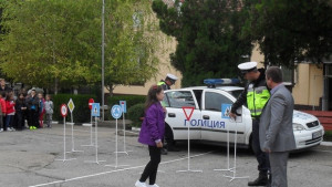 В НУ ХрБотев проведоха традиционно мероприятие заедно с КАТПътна полиция