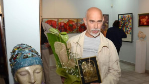 Приложникът Бончо Тодоров с наградата на тазгодишния Есенен салон в