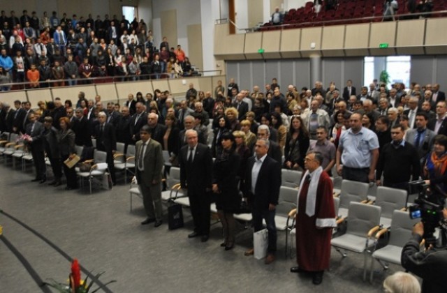 Удостоиха факултет „Електротехника, електроника и автоматика“ с награда плакет „Русе“