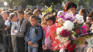 Ръст в броя на слетите класове и маломерните паралелки отчитат