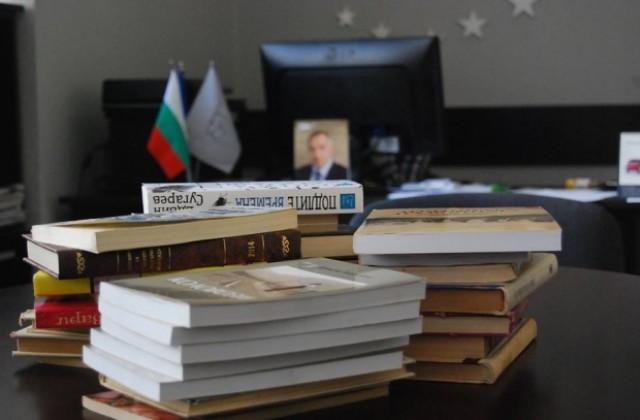 Областният лидер на МГЕРБ е най-големият индивидуален дарител на Регионалната библиотека