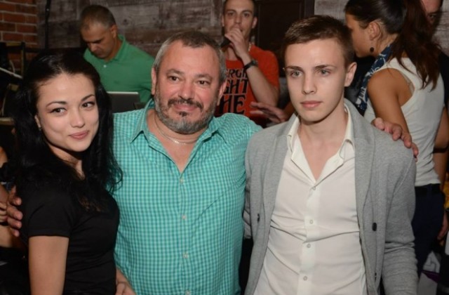 Виктория Цонева и Цветомир Георгиев са новите Мис и Мистър Фейсбук на ВТУ