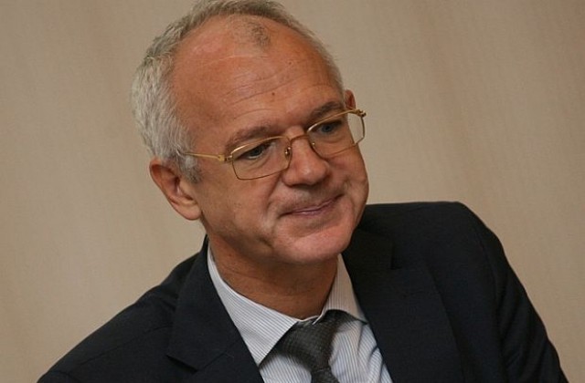 Велев: Не могат да се взимат до безкрай заеми