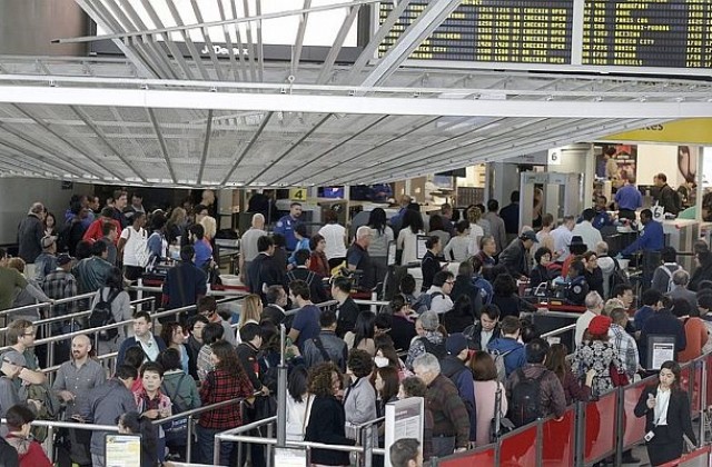 Страх от ебола вдигна стачка на нюйоркско летище