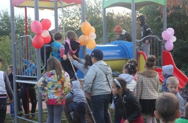 Нова детска площадка за деветия рожден ден на КСУДС