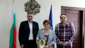 Хранова Григоров и Костадинов символично получиха златен медал и купа