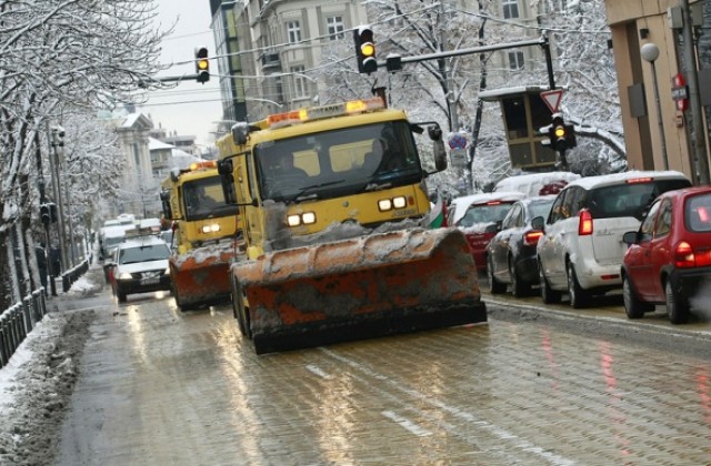 Специализираните машини вече са готови за зимното почистване