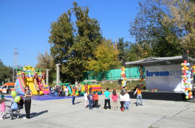 Кроношпан подарява нова детска площадка на ЦДГ Слънчев дом