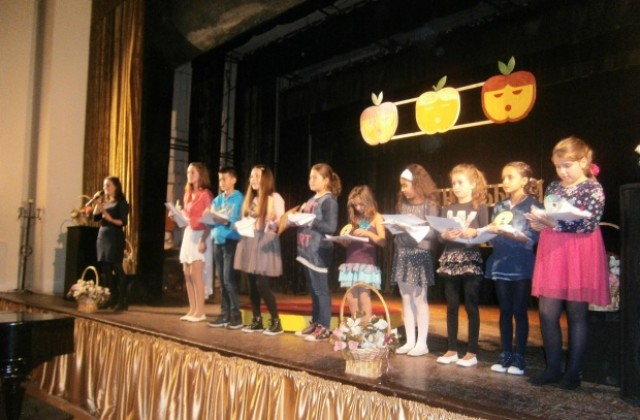 Любомира Вушева от Ботевград спечели голямата награда на фестивала Златни ябълки