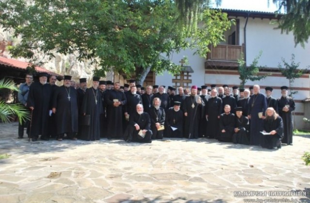 Свещениците от Русенска епархия се събраха в Басарбовския манастир