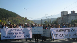 Дупничани блокираха Е 79 не искат наложения депутат от ДПС