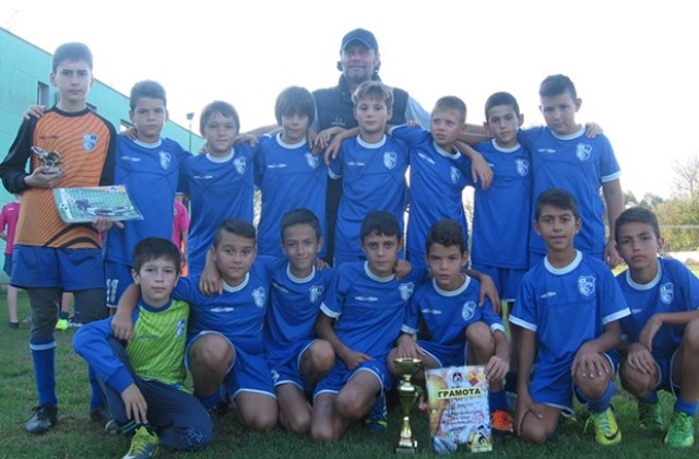 Детският отбор на ДИТ - София спечели Първия мемориален турнир „Семко Горанов” в Мездра