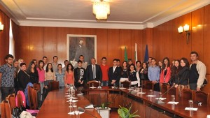 Кмет и ученици говориха повече от час