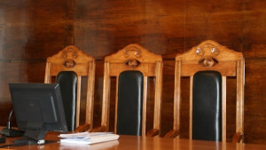 Наркозависими глобени за притежание на малки дози хероин